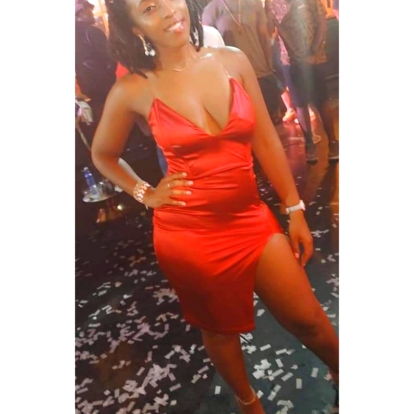 Deep V Neck Midi Dress - Red - Picture 5 of 5